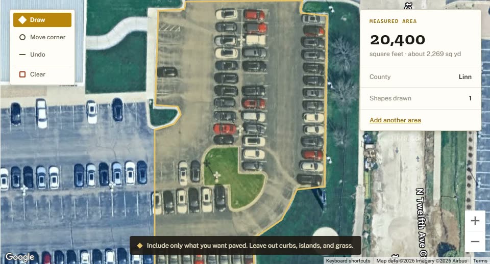 The sketch step in use: a parking lot traced corner by corner on an aerial photo, with the measured area reading 20,400 square feet and the county matched to Linn.